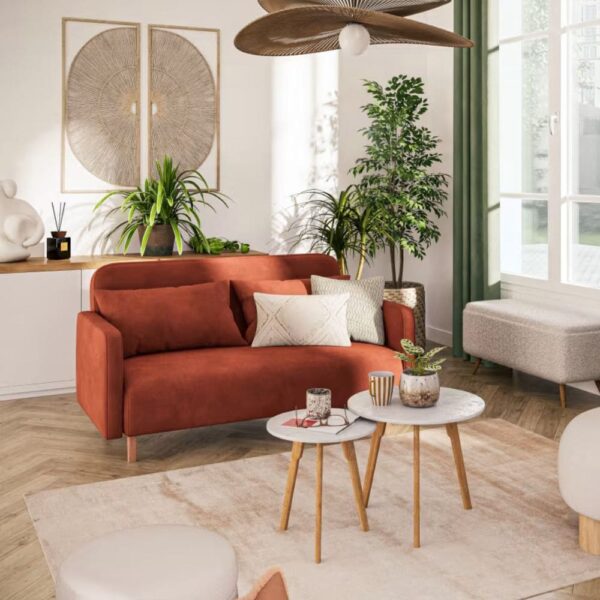Canapé Nia Maisons du Monde en velours orange dans beau salon chic et cosy